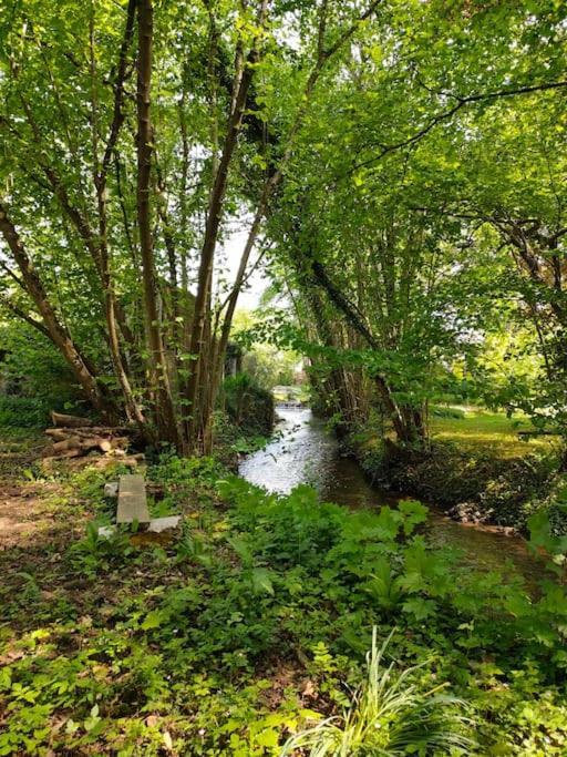 Le Calme A La Source Villa Brechamps Exterior foto