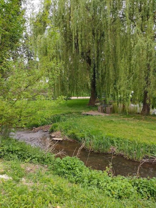 Le Calme A La Source Villa Brechamps Exterior foto