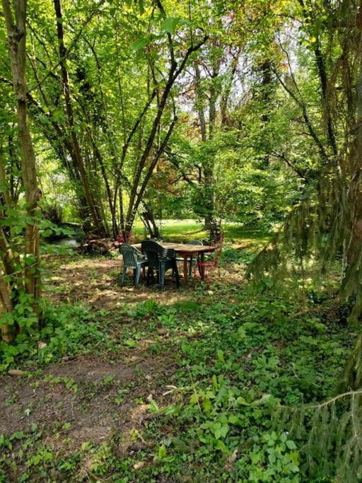 Le Calme A La Source Villa Brechamps Exterior foto